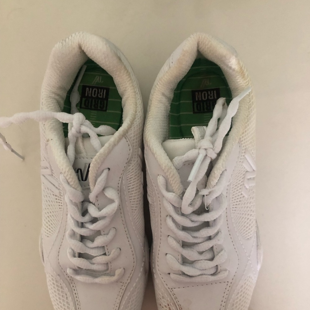 Cheer shoes